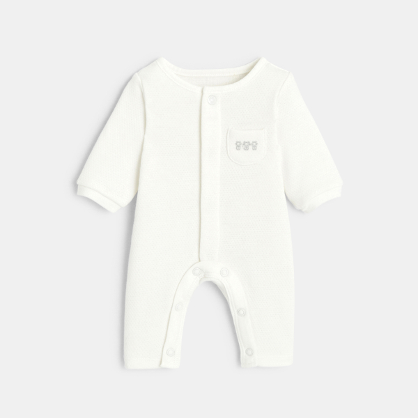 طقم الولادة المبكرة باللون الأبيض